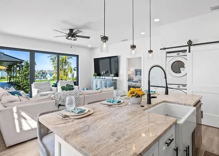 Waterfront Paradise Palms  * Clearwater Beach